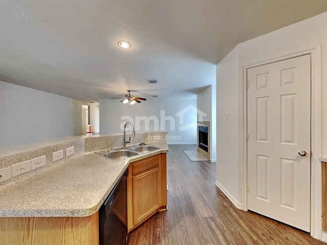 Photo - 2207 Shady Pine Dr