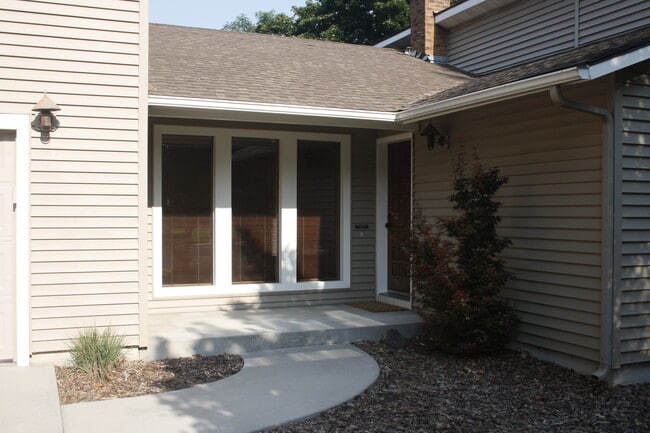 entry - 3993 S Law Ave