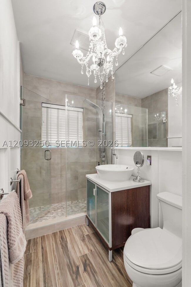 700 Vilabella Ave