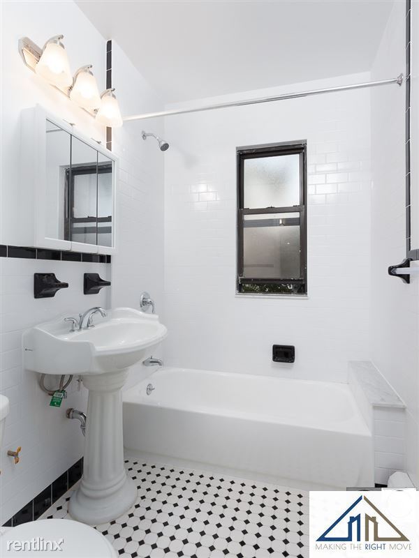 Photo - 155 E 206th St