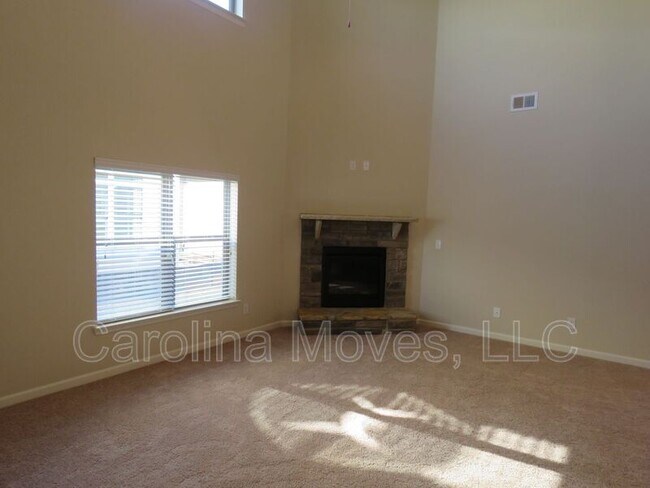 Photo - 206 Heatherwood Ln
