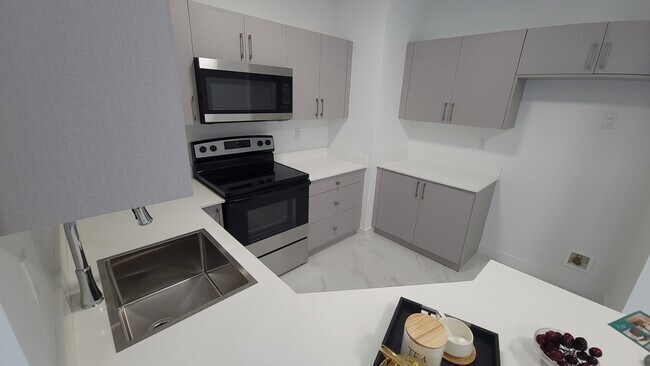 Building Photo - 502 E 24th St Unit B02