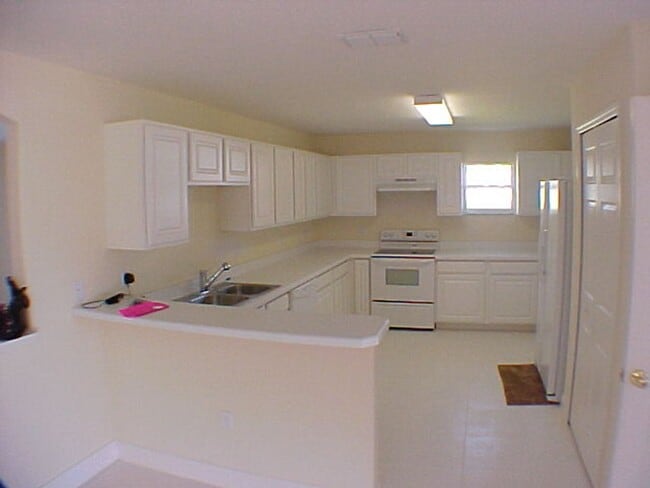 Photo - 960 Chase Ct