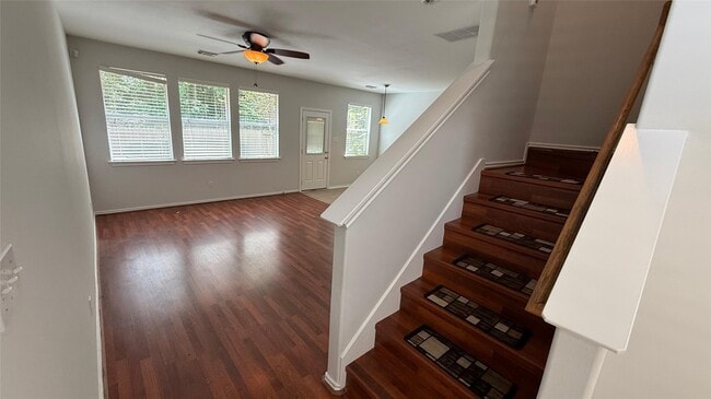 Photo - 35 Ledgestone Pl