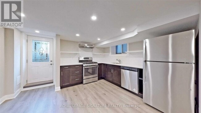 Photo - 64 Harvie Ave