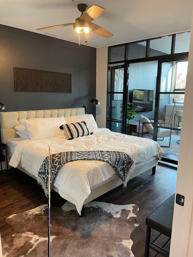 Photo - 122 College St