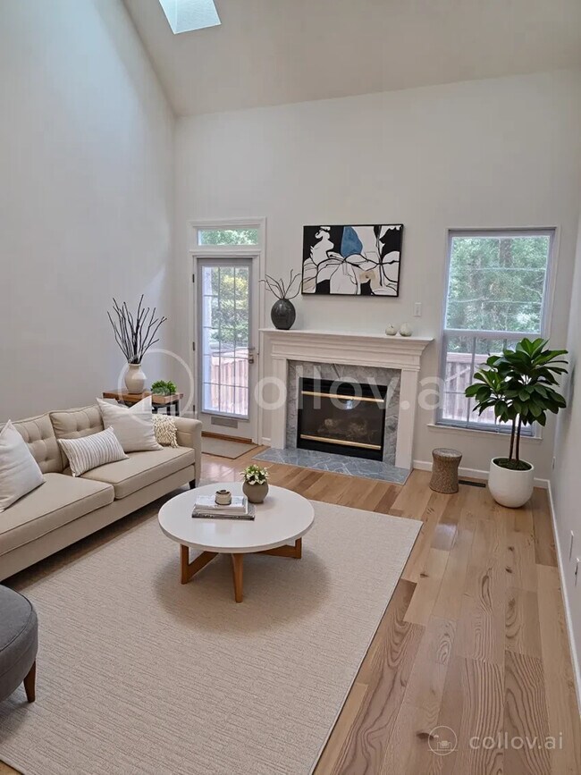 18 Duke of Gloucester Cir