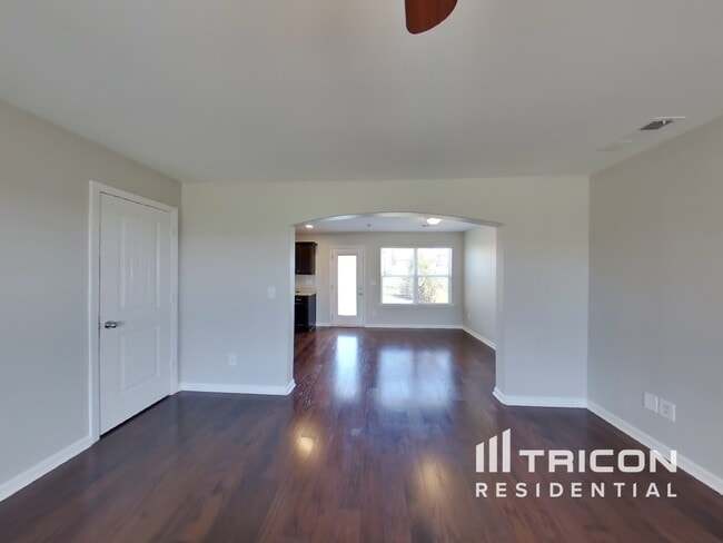 Photo - 323 Stratford Park Blvd