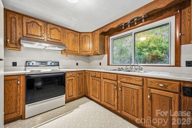 Photo - 8830 US-19W