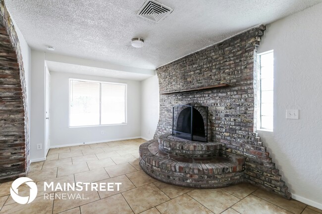 Building Photo - 3743 E Helena Stravenue Rental