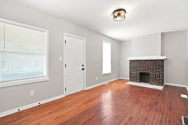 Photo - 846-848 Reinhard Ave