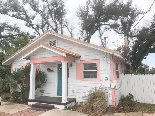 Photo - 340 N Cove Blvd