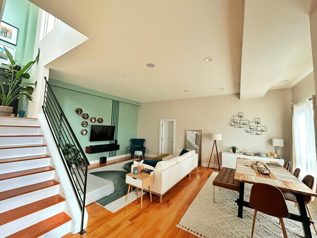Building Photo - 14 W Thompson St Unit C Rental