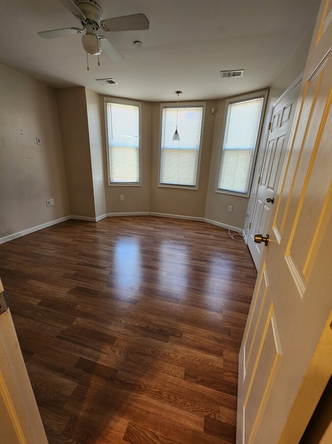 Building Photo - 3439 N Carlisle St Unit 2F