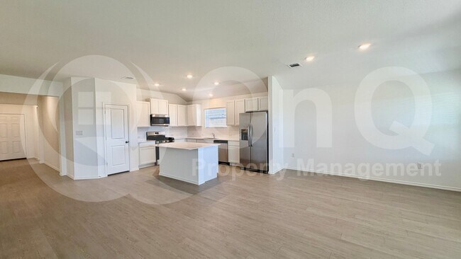 Photo - 205 Corniche Cir