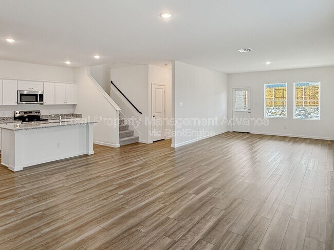 Photo - 2210 Pioneer Dr