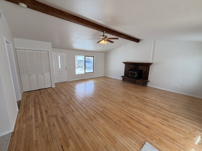 Photo - 105 S Kendall St