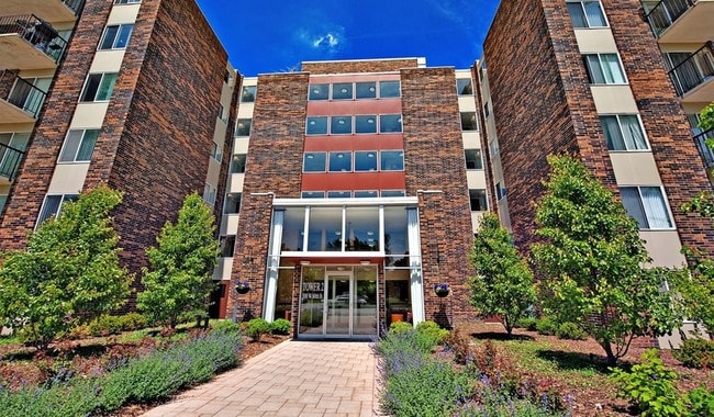 Twin Lake Towers Westmont IL
