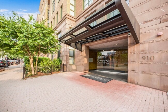 Available Now! High End 1 Bed/ 1 Bath in A... - Available Now! High End 1 Bed/ 1 Bath in A... Condo Unit 407