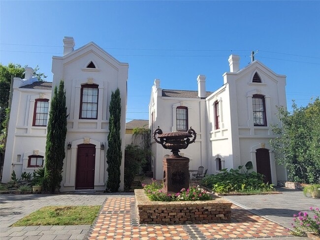 Building Photo - 1407 Broadway Avenue J