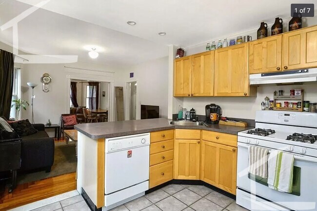 Building Photo - 12 Cutter Ave Unit 1 Rental