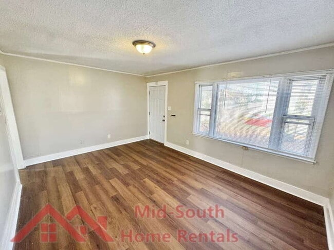 Photo - 2071 Hubert Ave