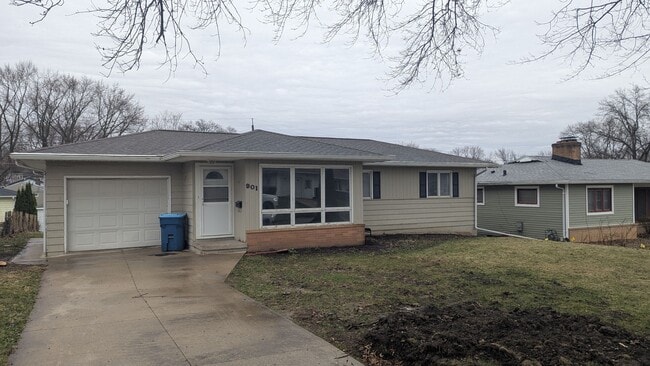 Building Photo - 3 bedroom, 1 bath home in Waterloo