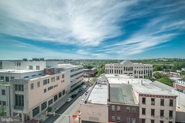 Building Photo - 1 W Main St Unit 301 Rental