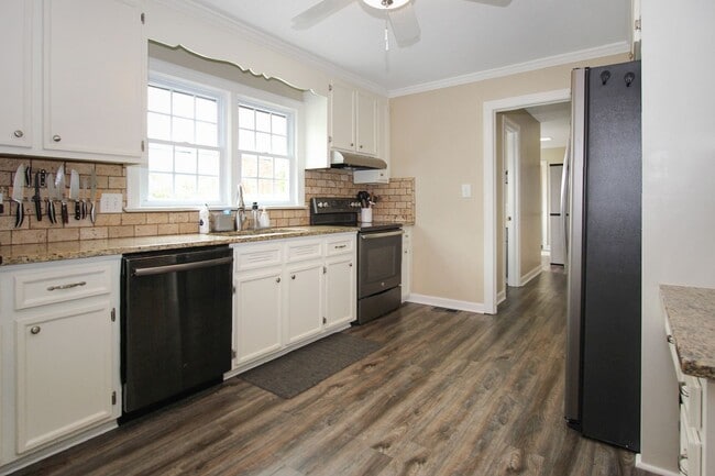 Photo - 427 Elizabeth Lake Dr