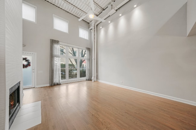 Photo - 1300 W Altgeld St