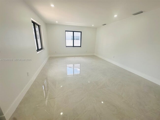11870 SW 5th St Unit 1