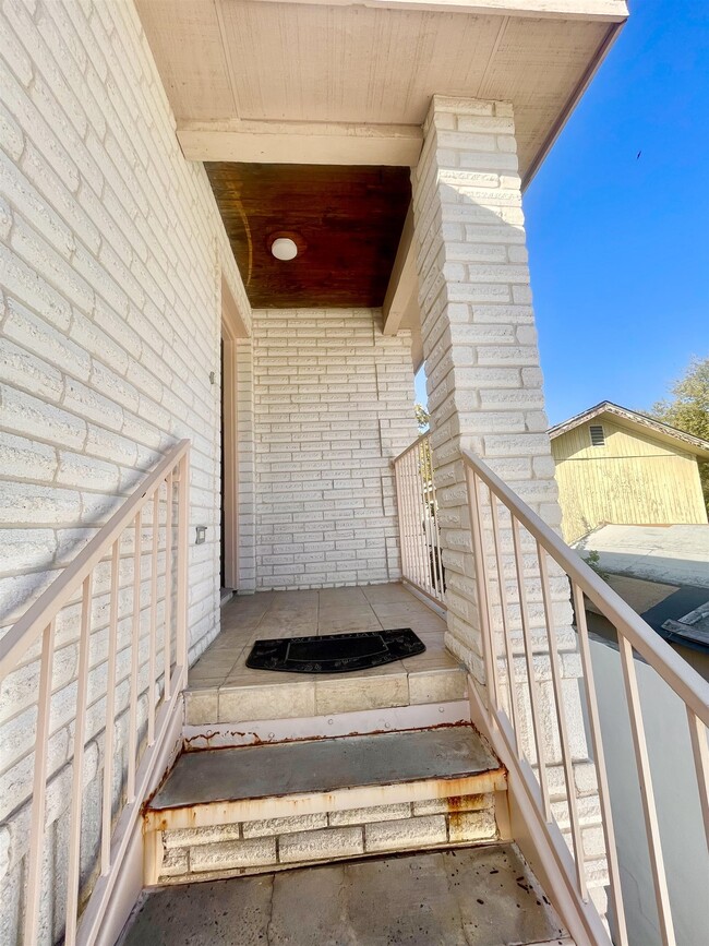 Photo - 2704 San Agustin Ave Unit 2