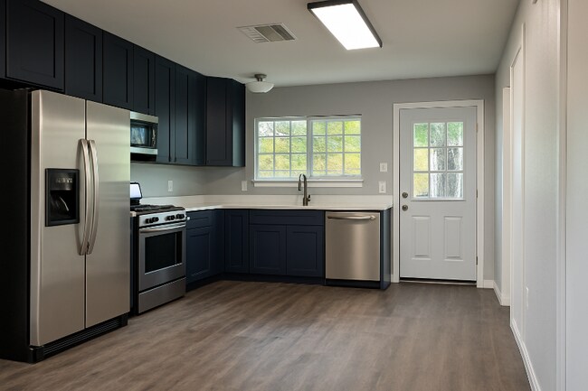 Photo - 2325 Lakehurst Dr