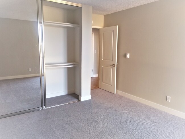 2 or 3 Bed Guest Bedroom - Summerwood Park Apartments