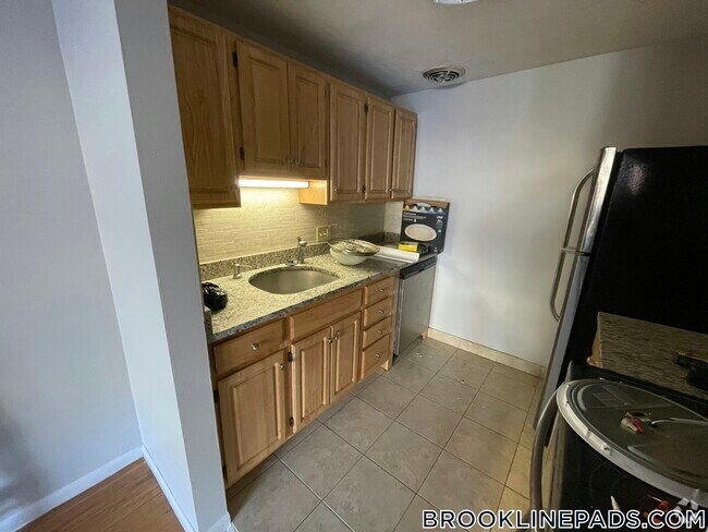 Building Photo - 222 Babcock St Rental