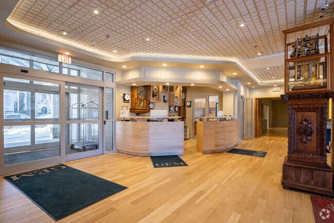 1555 Oak Ave