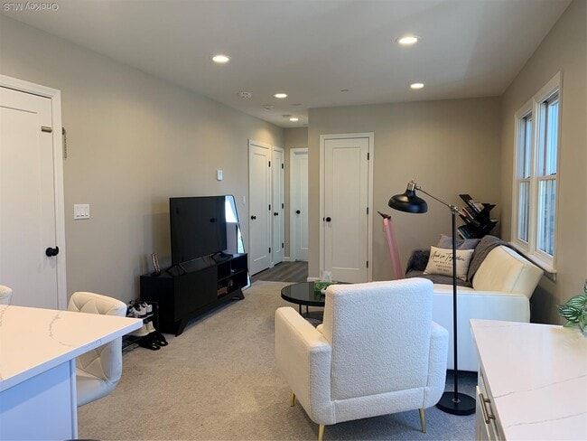 Photo - 269-271-271 Bayville Ave Unidad 2