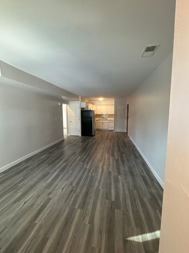 Building Photo - 1371 Shirley St