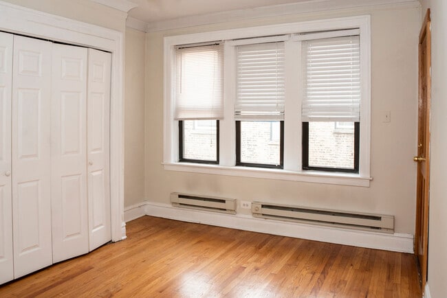 Photo - 837 W Cornelia Ave Unit 3N