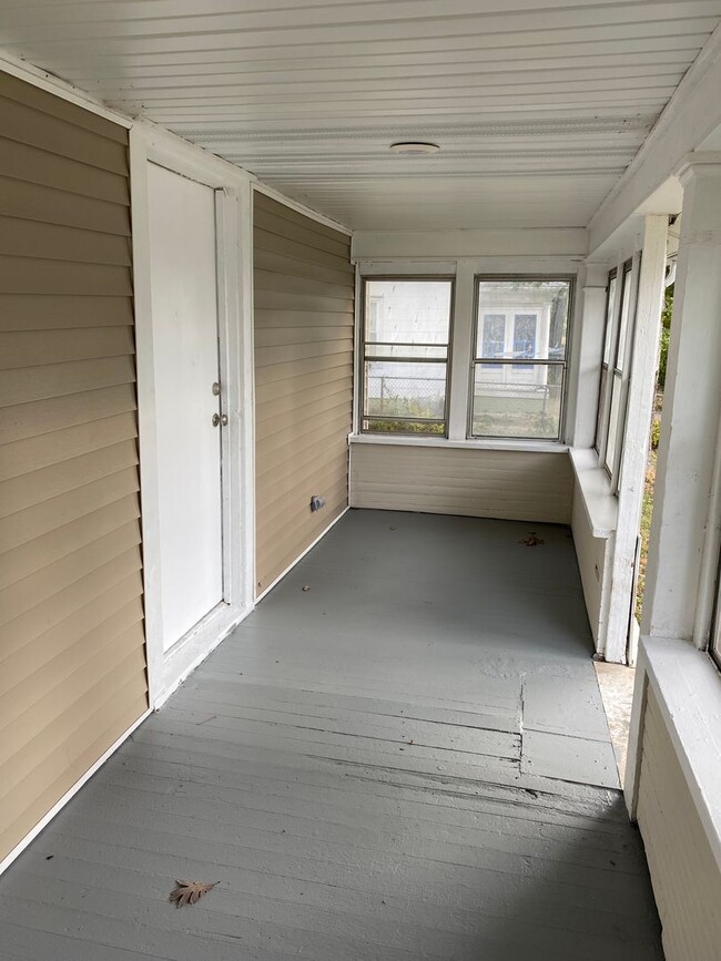 Photo - 4 Bedroom 2 Bathroom Home Near Drake Unive...