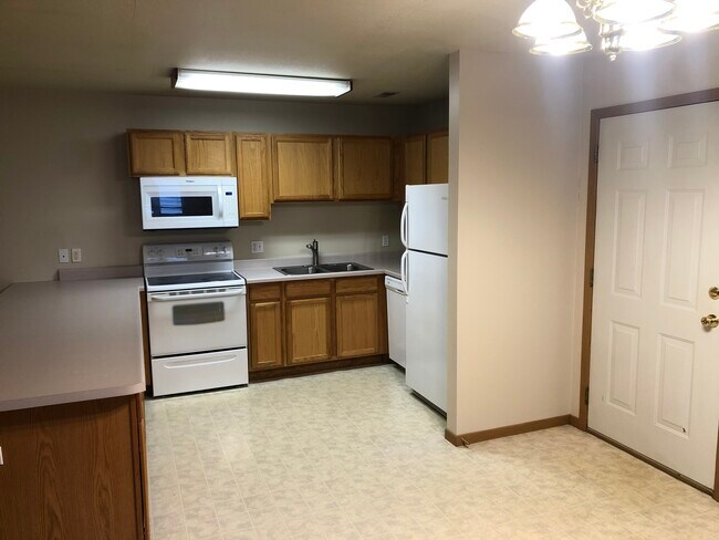Kitchen - 1420 E Redwood Blvd Unit 1420
