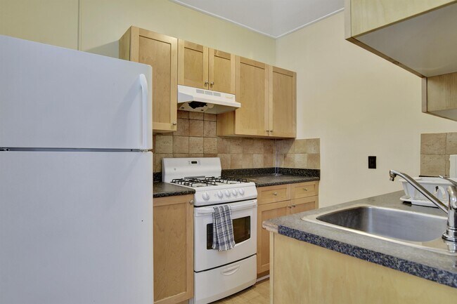 Photo - 935 Jervis St Unit 10