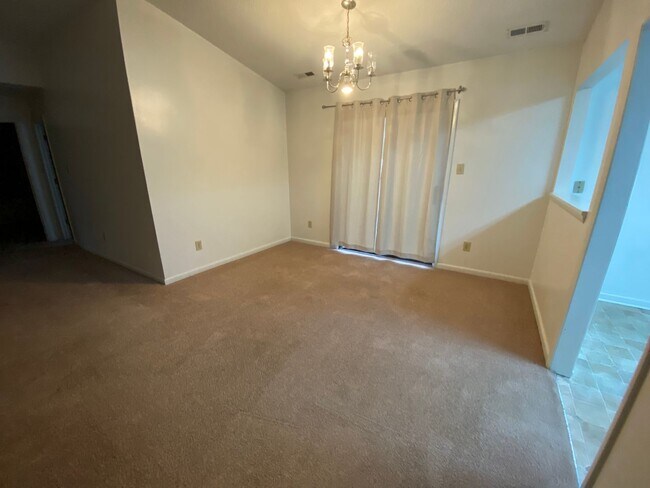 Photo - 612 Independence Dr