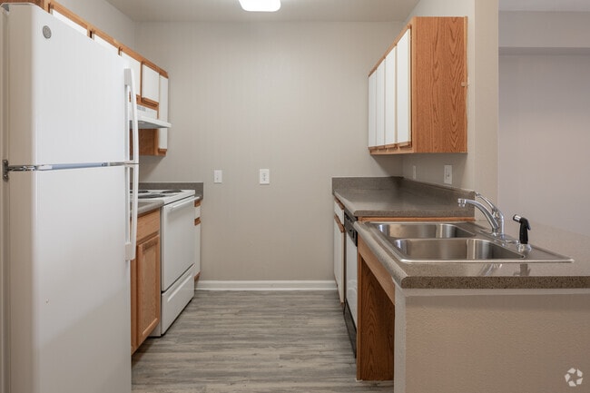 2BR, 1BA - 777SF