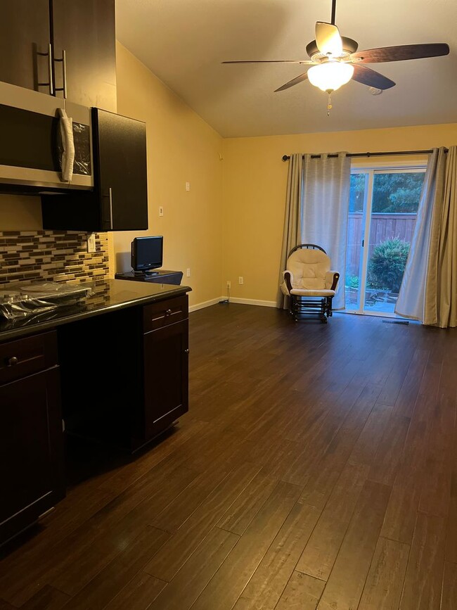 Photo - 433 NE 49th Ave