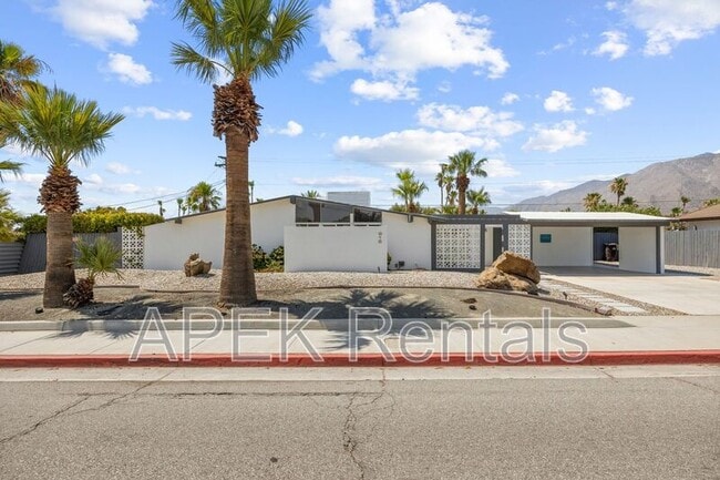 Photo - 915 E Racquet Club Rd