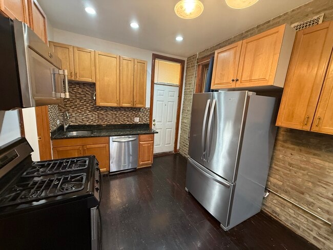 Building Photo - 1224 N Cleaver St Unit #  03F