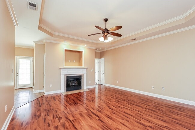 Photo - 2045 Highview Way
