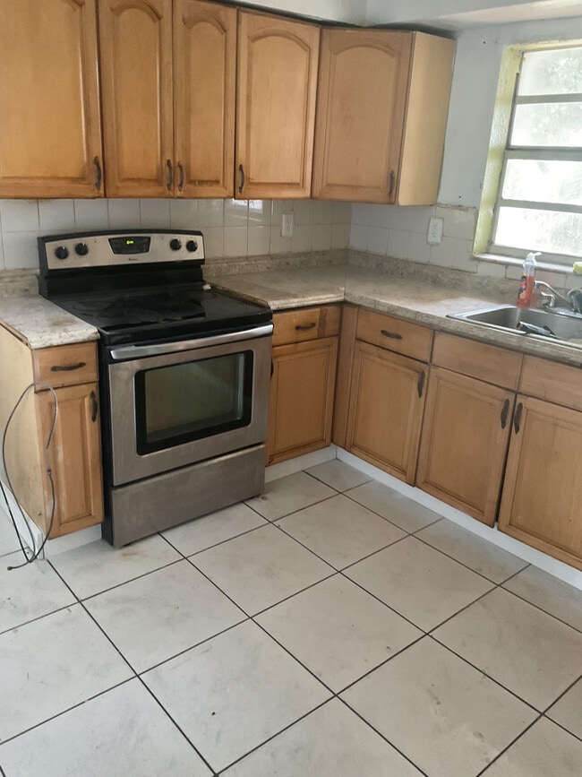 Photo - 2900 NW 10th Ct