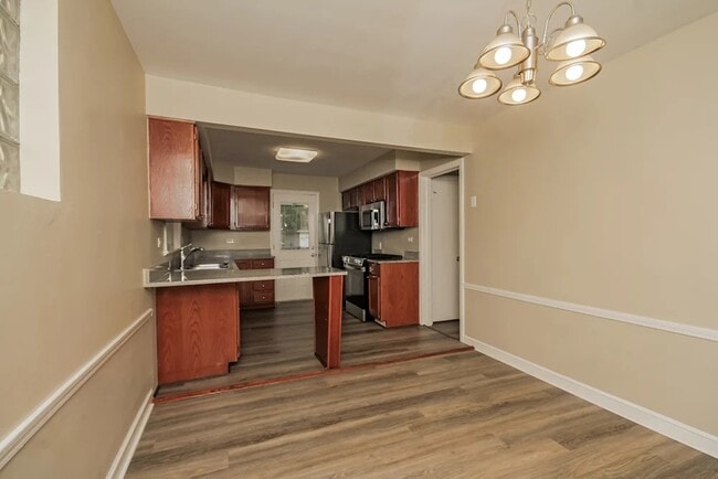 Building Photo - 9427 S Utica Ave Rental